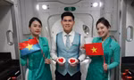 Rực rỡ cờ đỏ sao vàng trên chuyến bay đặc biệt ngày 30/4