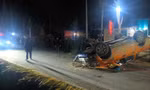 Bị ô tô bán tải lật đè, 3 thiếu niên tử vong
