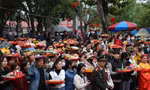 Người dân, du khách trẩy hội Cầu Muối