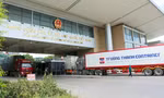 10 xe nông sản xuất sang Trung Quốc qua cửa khẩu Lào Cai ngày mùng Một Tết