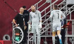 Người hùng của Australia: Bị Szczesny 'cướp' chỗ, suýt bỏ bóng đá để làm giáo viên 