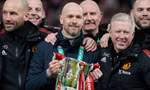 Vì sao HLV Ten Hag không cho cầu thủ MU ăn mừng sau chức vô địch Carabao Cup? 