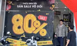 Treo biển khuyến mãi tới 80%, các cửa hàng vẫn vắng khách ngày Black Friday