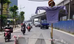 Xử lý hàng loạt nắp cống 'bẫy xe' trên đường Phạm Văn Đồng