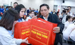 Thủ tướng Phạm Minh Chính tặng quà Tết cho công nhân Hải Dương 