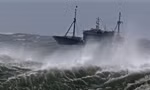 Gió mạnh, sóng lớn gây nguy hiểm cho tàu, thuyền vùng biển Nam Bộ 
