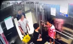Bản tin 8H: Người đàn ông sàm sỡ cô gái trong thang máy ở Hà Nội