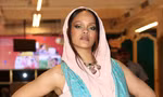 Nhận hơn 6 triệu USD cát-xê từ tỷ phú Ấn Độ, Rihanna bị chê không xứng
