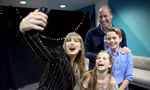 Hoàng tử William nhảy cuồng nhiệt theo Taylor Swift gây bão mạng