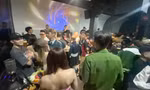 Công an kiểm tra loạt quán bar ở TPHCM 