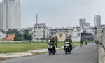 Phát hiện thi thể cháy đen trong bãi đất trống ở TPHCM 