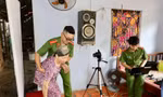 Tuổi trẻ Công an TP Cần Thơ đến tận nhà làm căn cước công dân cho các cụ già