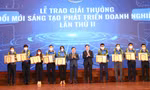 Anh Nguyễn Anh Tuấn, Ủy viên T.Ư Đảng, Bí thư thứ nhất T.Ư Đoàn; ông Nguyễn Long Hải, Ủy viên dự khuyết T.Ư Đảng, Bí thư Đảng ủy Khối doanh nghiệp T.Ư trao giải thưởng “Đổi mới, sáng tạo phát triển doanh nghiệp” lần thứ II năm 2021.