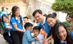 Sinh viên mang 'bữa tiệc trò chơi' đến với học sinh Mường Nhé