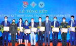 Bí thư thường trực T.Ư Đpàn Bùi Quang Huy trao tặng Kỷ niệm chương Vì thế hệ trẻ cho 19 cá nhân xuất sắc tại Hội thao Kỹ thuật sáng tạo tuổi trẻ ngành y tế khu vực Hà Nội lần thứ 29 năm 2021. Ảnh: Bảo Anh