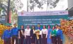 Gắn biển công trình thanh niên cấp Khối trong Chiến dịch Kỳ nghỉ hồng