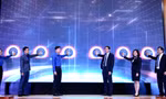Các đại biểu nhấn nút khởi động cuộc thi Finnovation 2022.
