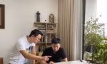Đặng Vương Anh (bên phải) quyết tâm khai "mảnh đất" blockchain đầy mới mẻ và tiềm năng.