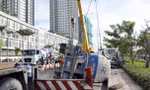 Xe bồn nằm ngang đường Nguyyễn Hữu Thọ. Ảnh: An Nhơn.
