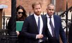 Harry lại khiến Hoàng gia Anh thót tim