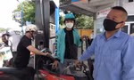 Giá xăng tăng cao kỷ lục, nhiều tài xế công nghệ bỏ việc vì không chịu nổi chi phí
