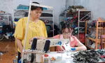 Chị Thu và các thành viên trong cơ sở 