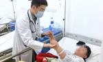 Bác sĩ BV Bạch Mai điều trị bệnh nhân đột quỵ 