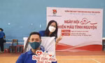 Anh Châu Minh Quân trong một lần hiến máu Ảnh: NVCC 
