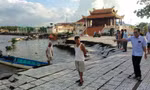 Sạt lở sát chân di tích miếu bà Thủy Long