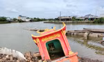 Khu di tích miếu bà Thuỷ Long vừa xây xong đã bị sạt lở