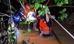 Mưa như trút, đường phố Đà Nẵng ngập nặng