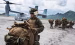 Thủy quân lục chiến Mỹ tới Căn cứ không quân Đại tá Ernesto Ravina của Philippines để cùng lính thủy đánh bộ Philippines diễn tập song phương. Ảnh: US Navy. 