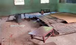 Bên trong ngôi trường bị ảnh hưởng bởi cuộc không kích của quân đội Myanmar. Ảnh: Reuters.
