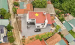 Người Việt hưởng ứng trào lưu 'đẹp nhất năm': Mỗi mái nhà là một lá cờ Tổ quốc