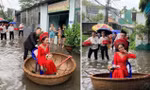 Đám cưới ngày mưa lũ, chú rể đón dâu bằng thuyền thúng 