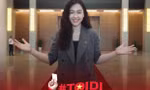 MC Phạm Ngọc Hà My sôi nổi năng động thể hiện vũ điệu bầu cử