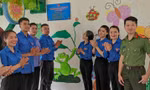 Hân hoan tham gia công trình phúc lợi xã hội. Ảnh: Duy Chiến 