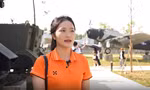 Người trẻ xúc động, tự hào khi đến thăm Bảo tàng Lịch sử Quân sự Việt Nam ngày đầu mở cửa