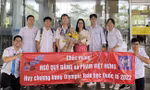 Em Phạm Việt Hưng (thứ tư từ trái sang) giành Huy chương Vàng Olympic Toán học Quốc tế 2022
