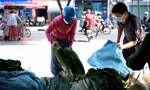 Chợ lá dong lớn nhất TPHCM bắt đầu nhộn nhịp không khí Tết