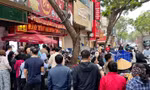 Người Hà Nội ùn ùn đi bán vàng 