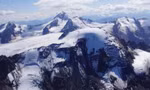 Sông băng trên dãy núi Alps của Ý tuyết phủ quanh năm.