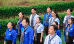 Tuổi trẻ TPHCM chào cờ 'Tôi yêu Tổ quốc tôi' tại huyện đảo Phú Quý