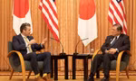 Bộ trưởng Quốc phòng Mỹ Pete Hegseth trong cuộc gặp Thủ tướng Nhật Shigeru Ishiba ngày 30/3. (Ảnh: Reuters)