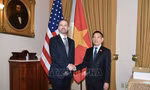 Phó Thủ tướng Chính phủ Hồ Đức Phớc gặp Đại diện Thương mại Mỹ Jamieson Greer. (Ảnh: TTXVN)