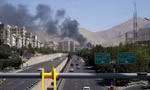Iran ám ảnh với những người ‘đội mũ, đeo kính râm' 