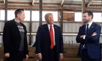 Tỷ phú Elon Musk cùng ông Trump và ông Vance trong sự kiện vào tháng 10/2024. (Ảnh: AP)