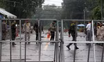 Lính Thái Lan làm nhiệm vụ ở trạm kiểm soát biên giới O'smack. (Ảnh: Khmer Times)