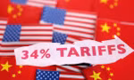 Trung Quốc đáp trả Mỹ bằng cách áp mức thuế 34% lên hàng hoá Mỹ và hạn chế xuất khẩu. (Đồ hoạ: Reuters)