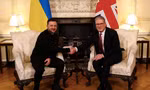 Thủ tướng Anh tiếp đón Tổng thống Ukraine Volodymir Zelensky ngày 1/3. (Ảnh: Reuters)